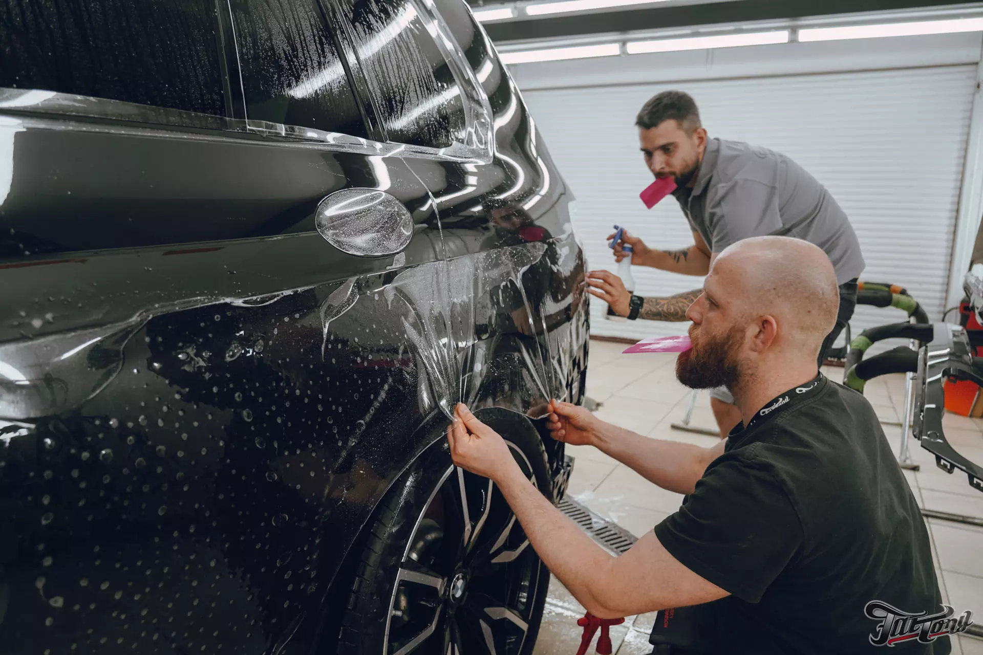 BMW X7. Оклейка кузова в глянцевый полиуретан